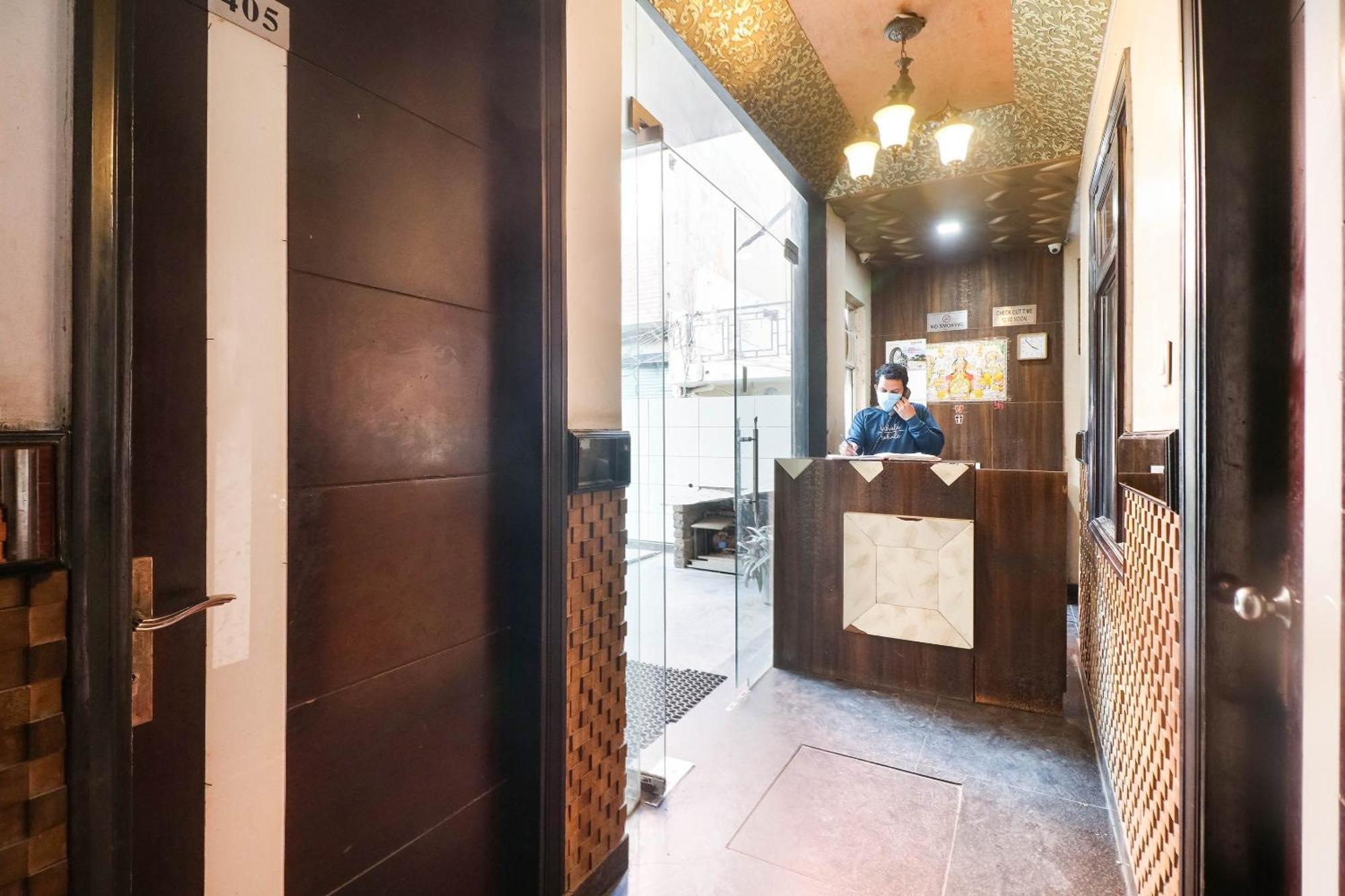 Spot On Hotel Grace Near Star Mall Гургаон Екстериор снимка