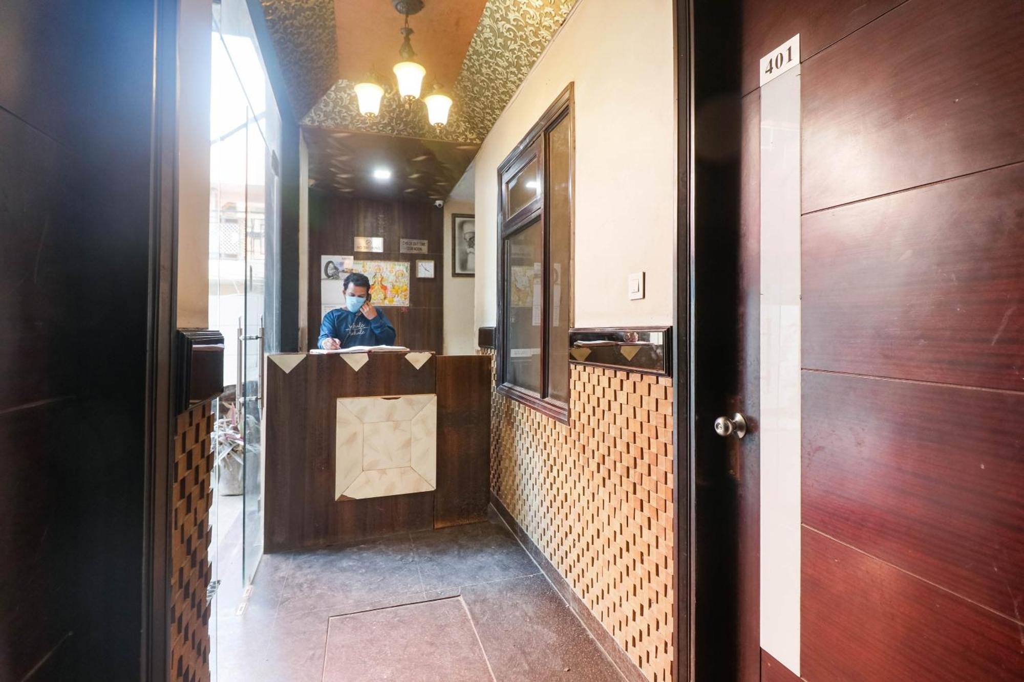 Spot On Hotel Grace Near Star Mall Гургаон Екстериор снимка