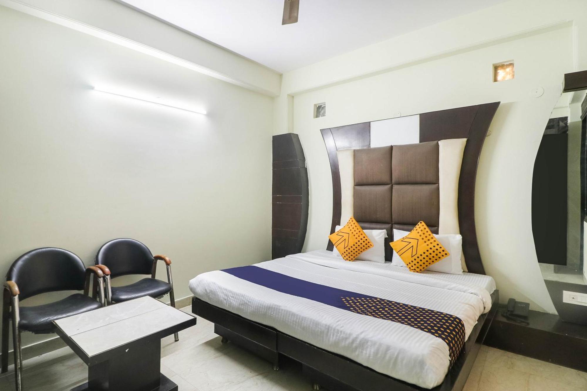 Spot On Hotel Grace Near Star Mall Гургаон Екстериор снимка