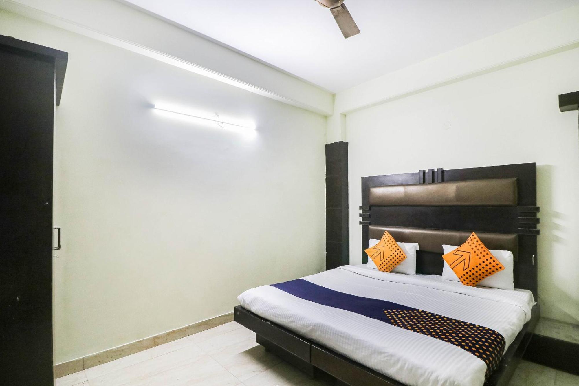 Spot On Hotel Grace Near Star Mall Гургаон Екстериор снимка